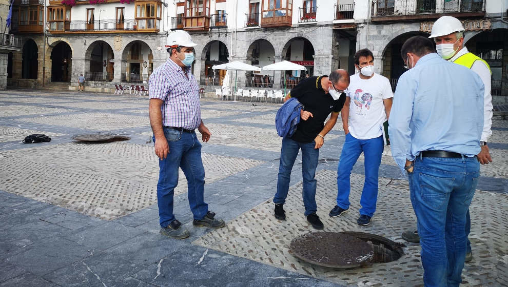 Limpieza de la arqueta del Patio de los Gatos