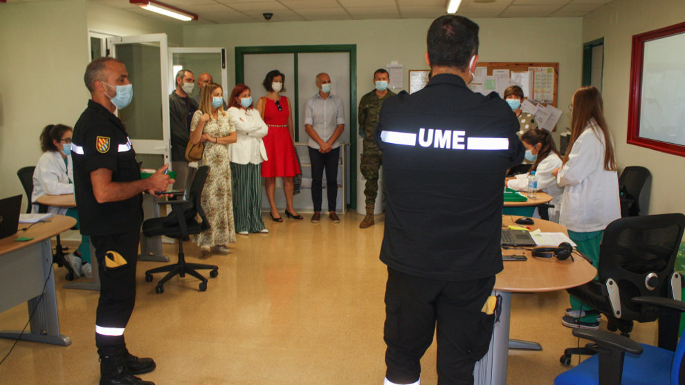 Reunión entre Sanidad y la UME para planificar la labor de los rastreadores en Cantabria