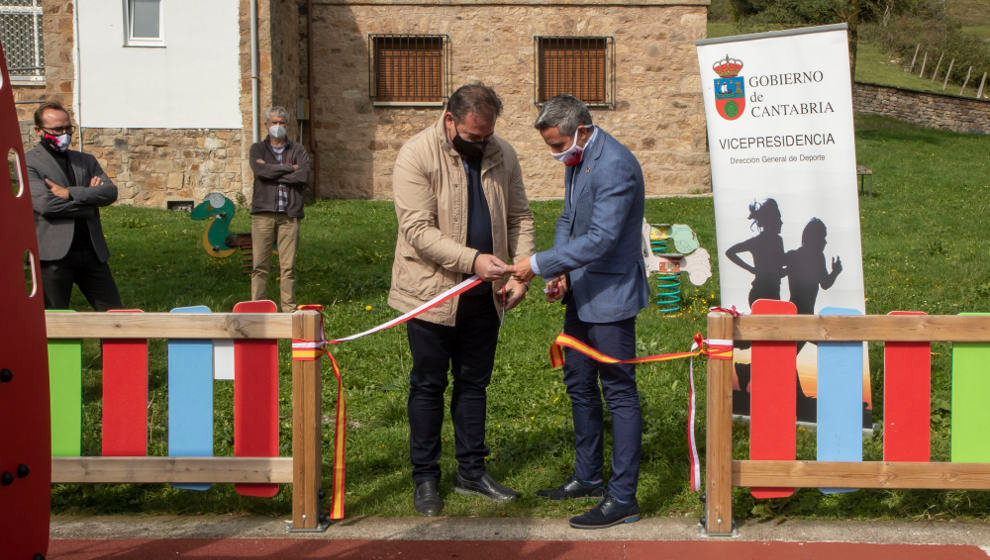 Inauguración del parque infantil de San Miguel de Aguayo