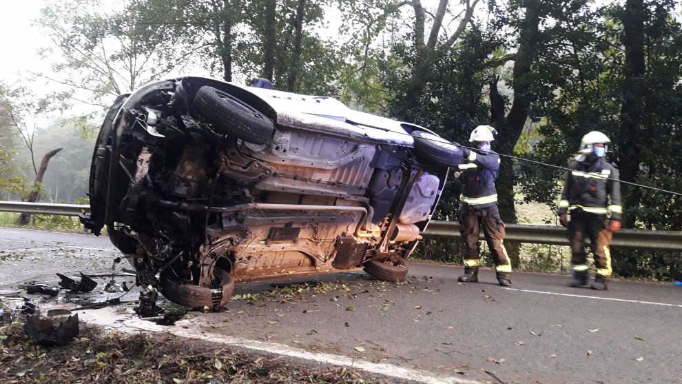 Salida de vía con vuelco de vehículo en la N-629 | Foto: 112