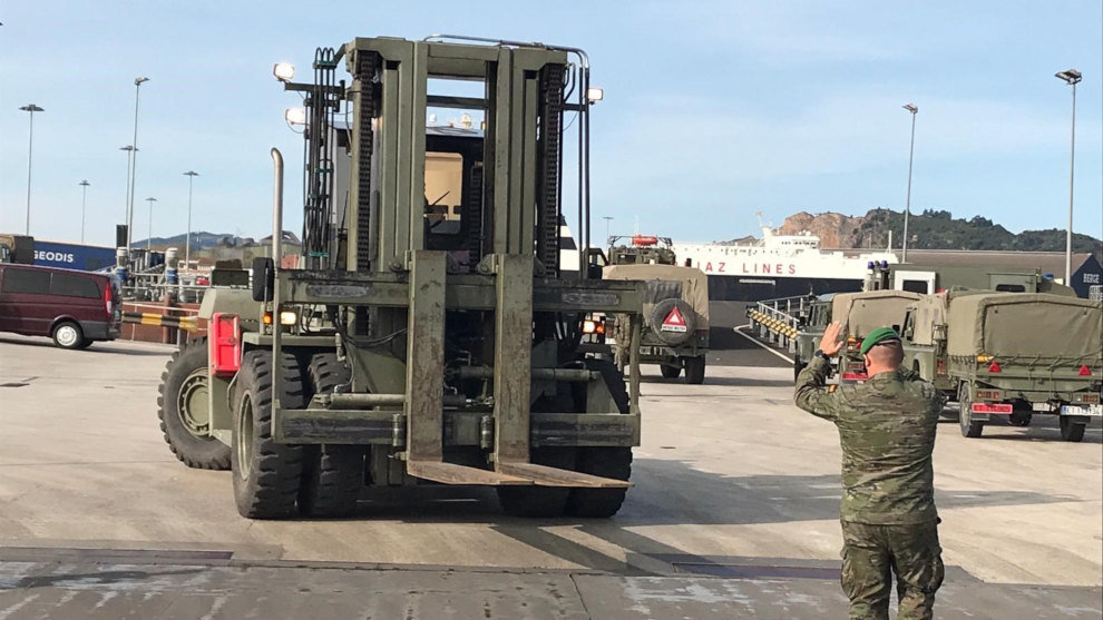 Embarque de material del Ejército de Tierra en el puerto de Santander para la OTAN en Lituania