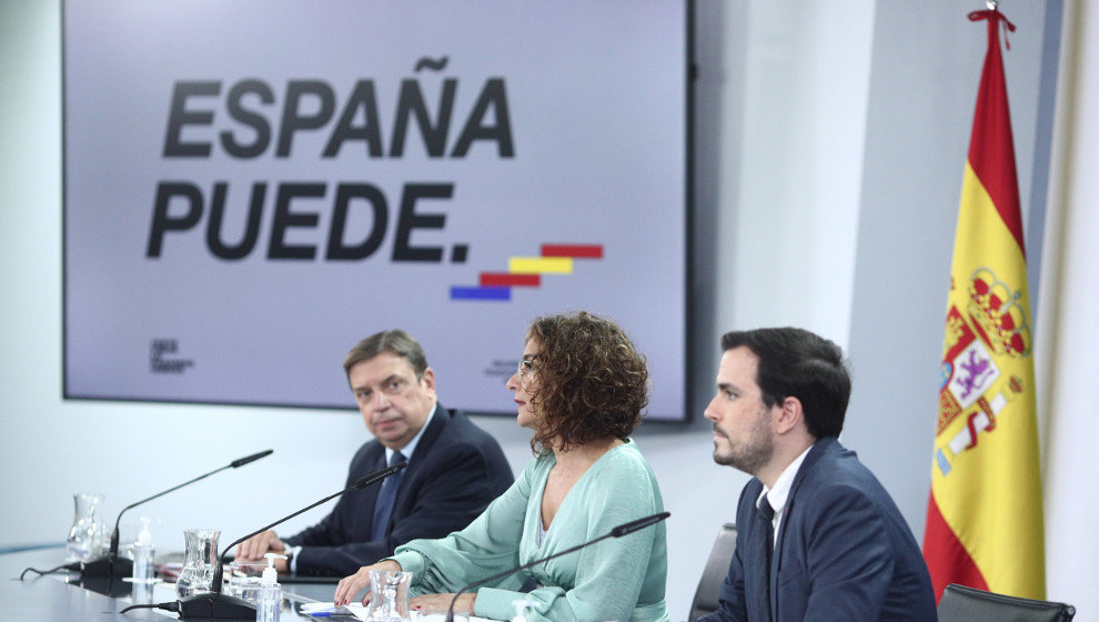 La ministra portavoz y de Hacienda, María Jesús Montero, el ministro de Consumo, Alberto Garzón, y el ministro de Agricultura, Pesca y Alimentación, Luis Planas