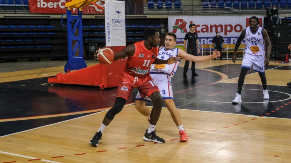 Durante un partido del Grupo Alega Cantabria