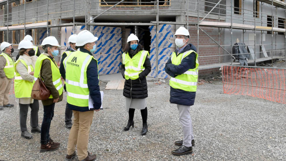 Visita de la alcaldesa a las obras de las VPO de San Román