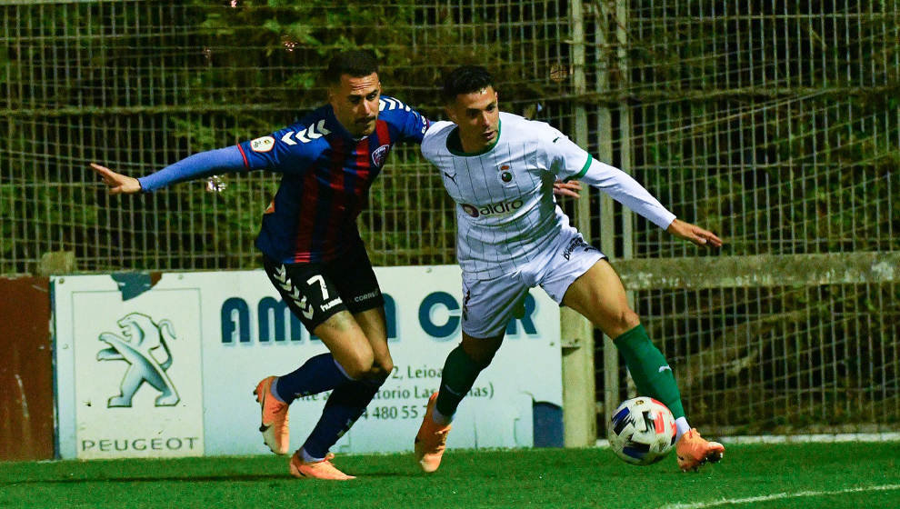 Bustos, durante un instante del partido ante el Leioa