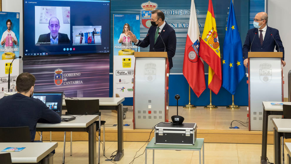 El consejero de Desarrollo Rural, Guillermo Blanco; el director de MARE, José María Díaz; y el gerente de gestión de ECOEMBES para la zona norte, Fernando Blázquez