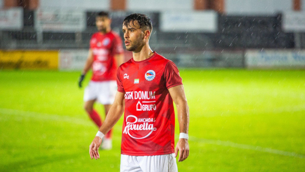 Jugador del Laredo durante el partido | Foto: Álvaro Bolívar