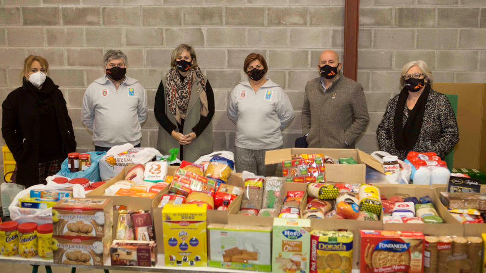 Donación de la asociación San Vicente de Muriedas a la Plataforma de Alimentos de Camargo