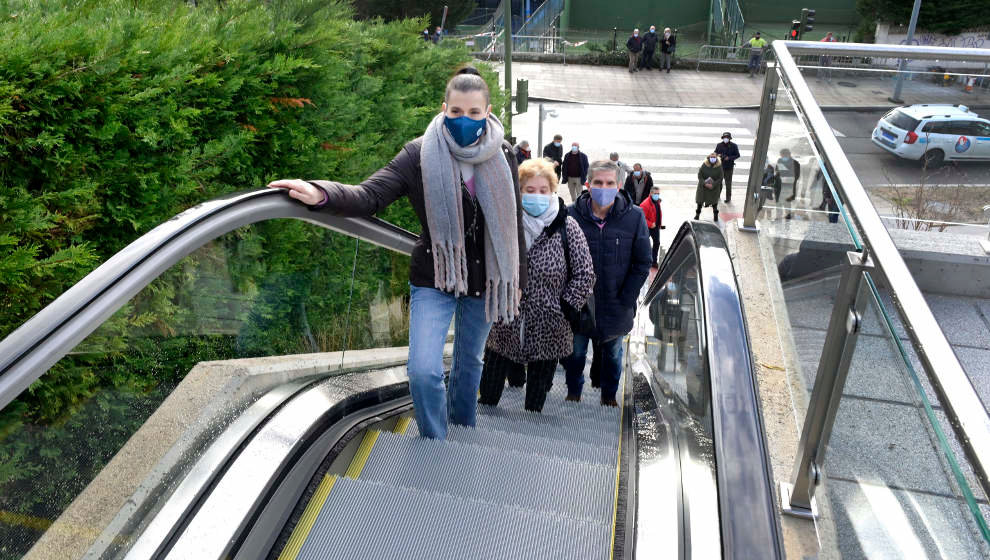 Inauguración de las escaleras mecánicas y las rampas entre la Avenida del Faro y Valdenoja