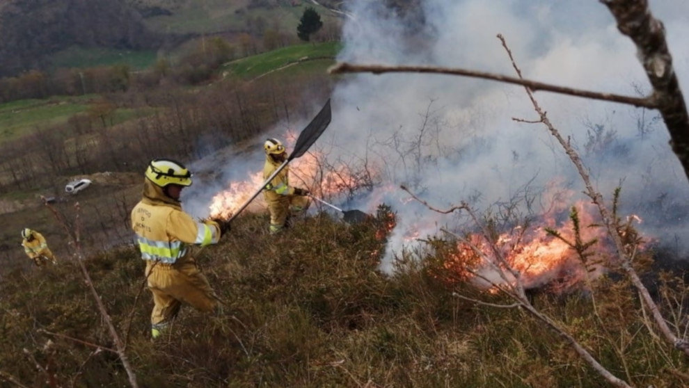 Extinción de incendios forestales en Cantabria