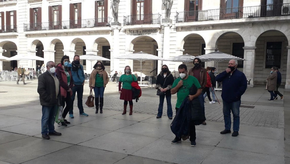 Miembros de la PAH en la Plaza Porticada