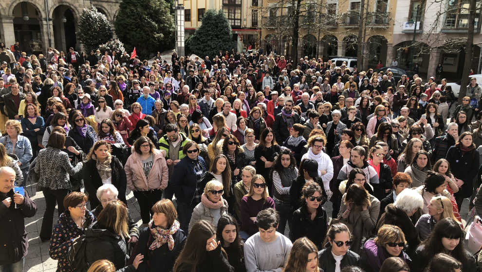 Concentración en la plaza Mayor de Torrelavega