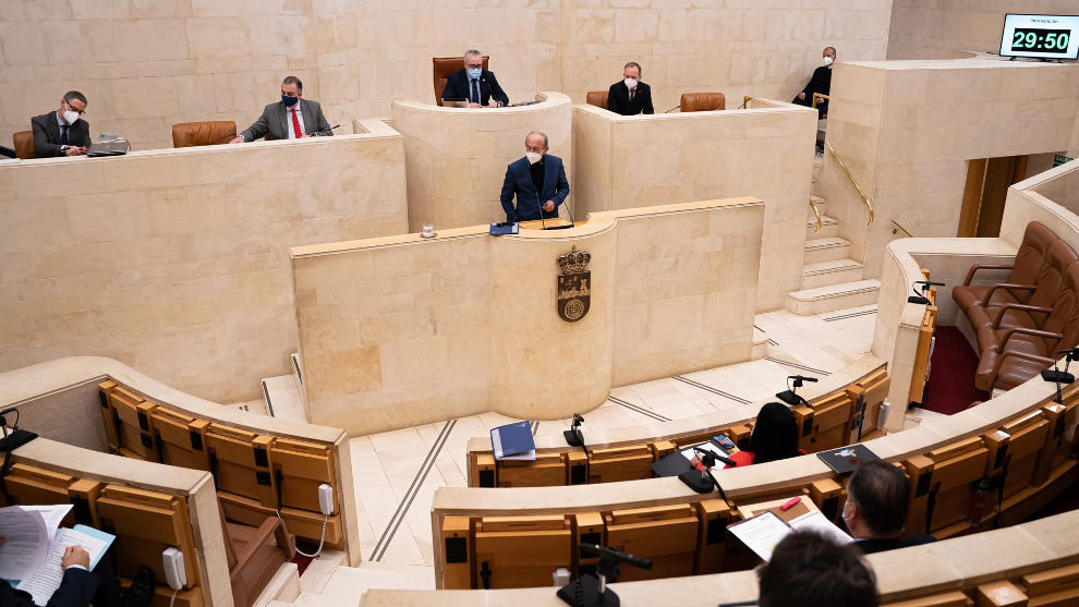 El Consejero De Industria, Turismo, Innovación, Transporte Y Comercio, Javier López Marcano, Informa Sobre Los Proyectos De Su Consejería En La Comisión Del Parlamento 