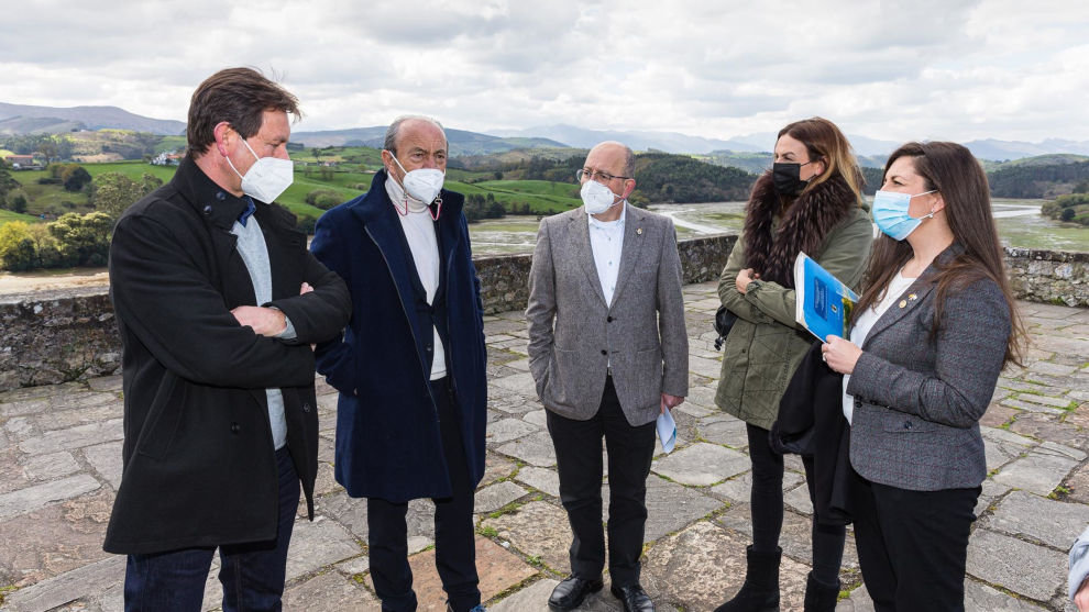 El Consejero De Industria, Turismo, Innovación, Transporte Y Comercio, Javier López Marcano, Realiza Una Visita Institucional A San Vicente De La Barquera