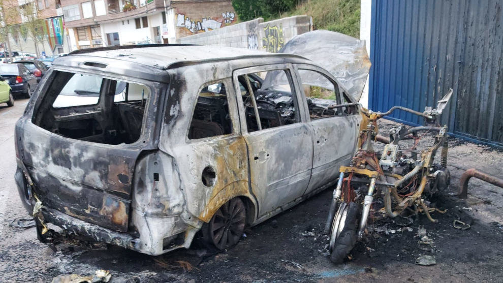 Vehículos calcinados en la Calle Concepción Arenal de Santander