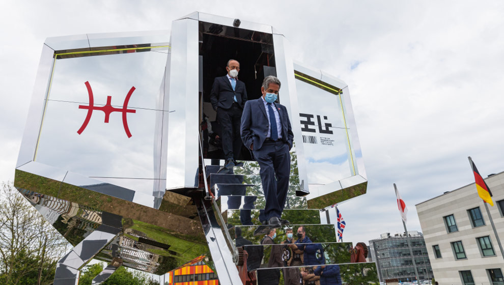 El presidente de Cantabria, Miguel Ángel Revilla, y el consejero de Industria, Turismo, Innovación, Transporte y Comercio, Javier López Marcano, en la inauguración de la Casa del Futuro de Astroland