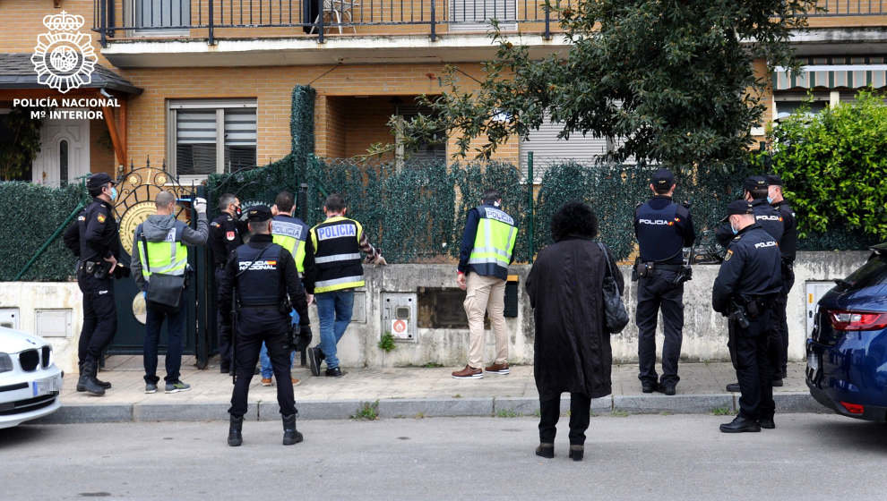 Operación policial en Torrelavega contra el tráfico de heroína, con cinco detenidos y más de un kilo de droga intervenida