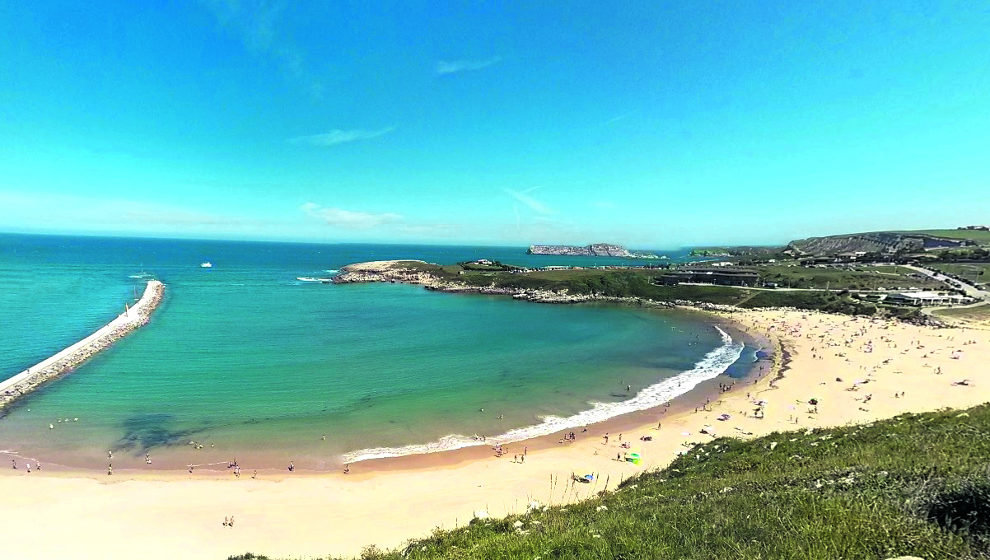 Playa de Cuchía, en Miengo