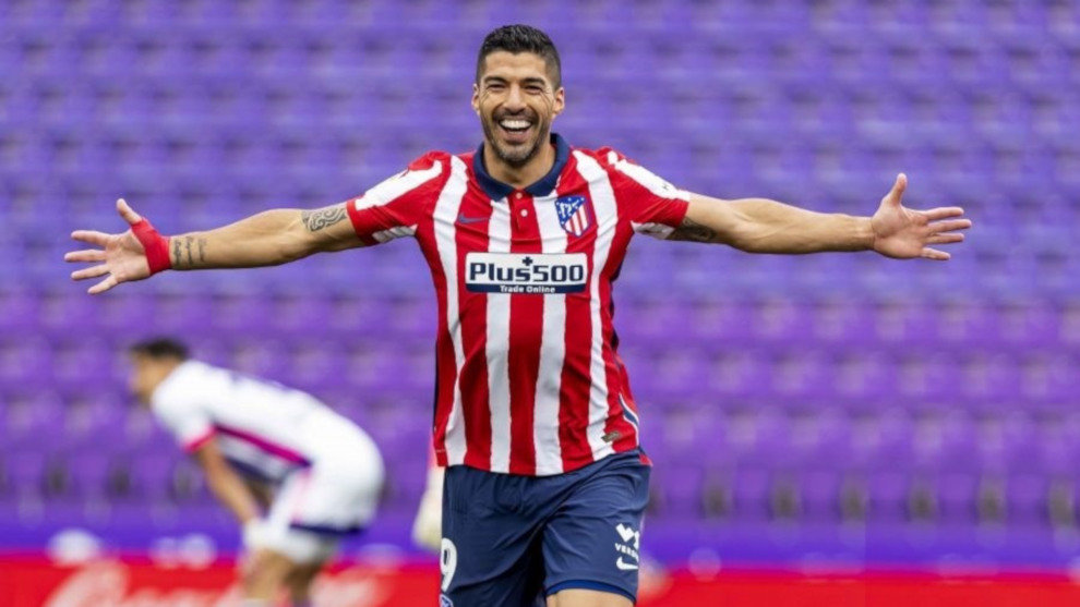 Luis Suárez celebra el segundo gol del Atlético de Madrid ante el Real Valladolid