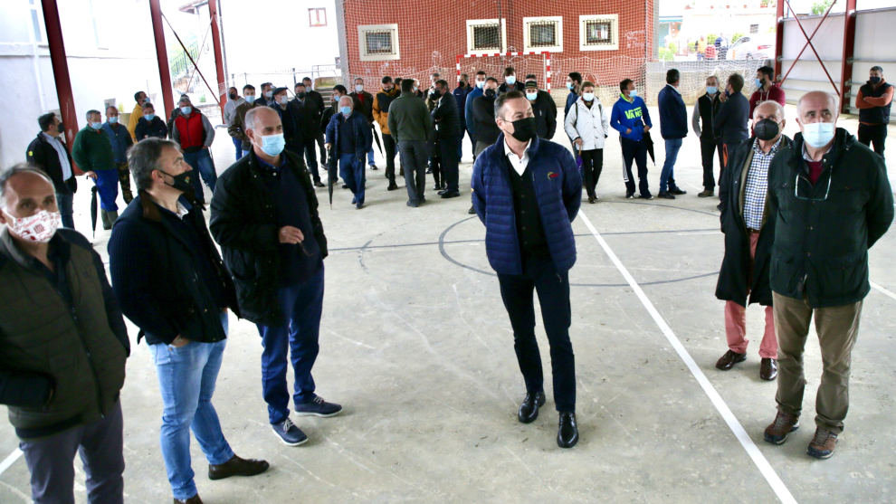 Reunión de Guillermo Blanco con alcaldes y ganaderos sobre el lobo