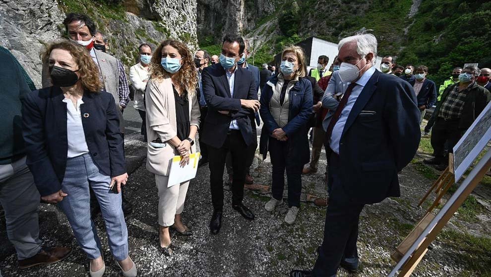 El secretario general de Infraestructuras del MITMA ha visitado la zona con las delegadas del Gobierno de Cantabria y Asturias