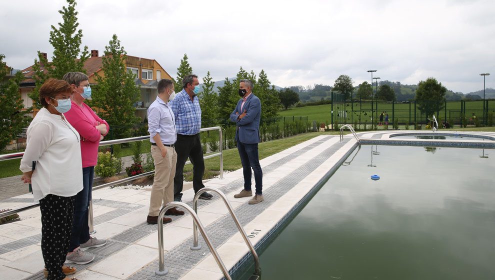 Inauguración de la pisicna municipal de Penagos