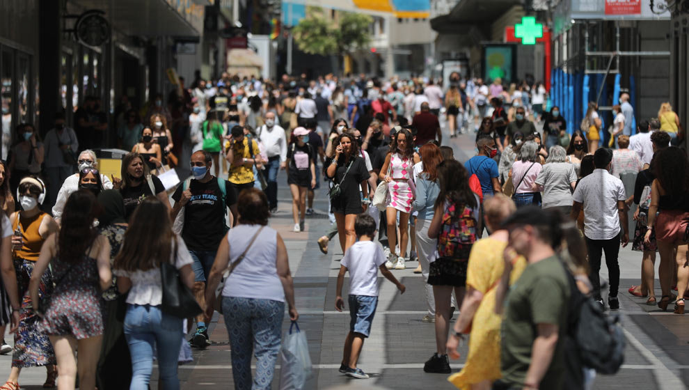 Las comunidades autónomas han notificado este martes al Ministerio de Sanidad 7.091 nuevos casos de COVID-19, 3.911 de ellos diagnosticados en las últimas 24 horas