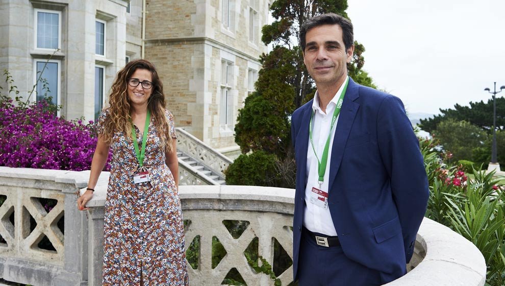 El director general de Memoria Democrática, Diego Blázquez, y la directora general de Memoria Histórica de Cantabria, Zoraida Hijosa, en la UIMP