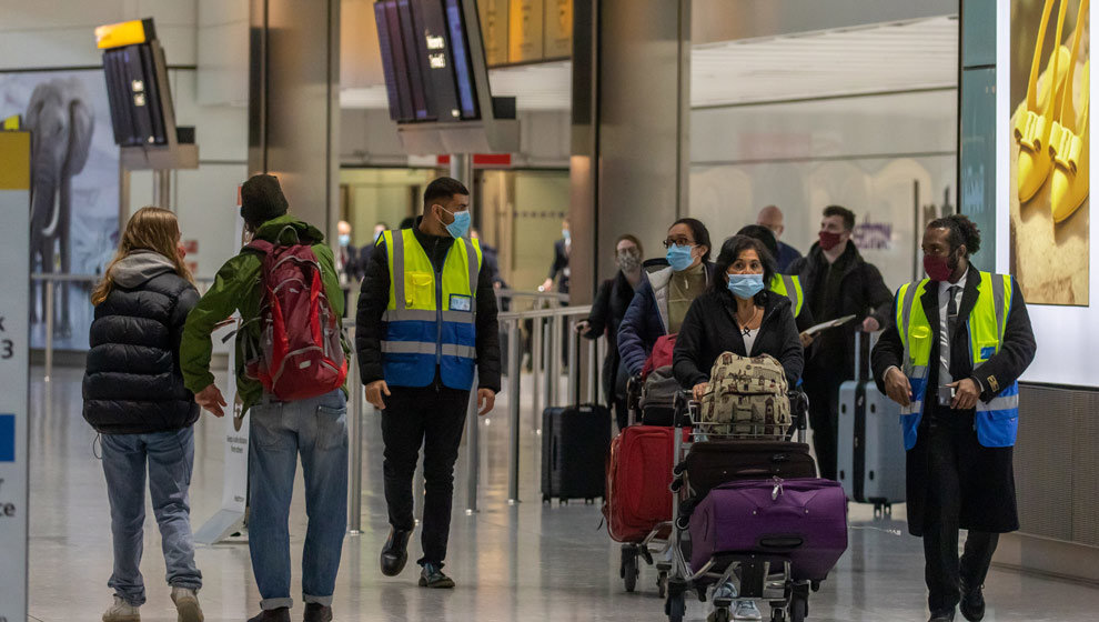 Pasajeros en el aeropuerto de Heathrow, en Londres