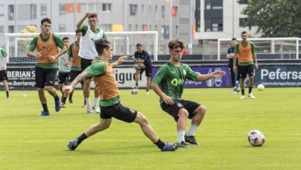 Primer entrenamiento de la pretemporada 2021/22 efectuado por el Rayo Cantabria.