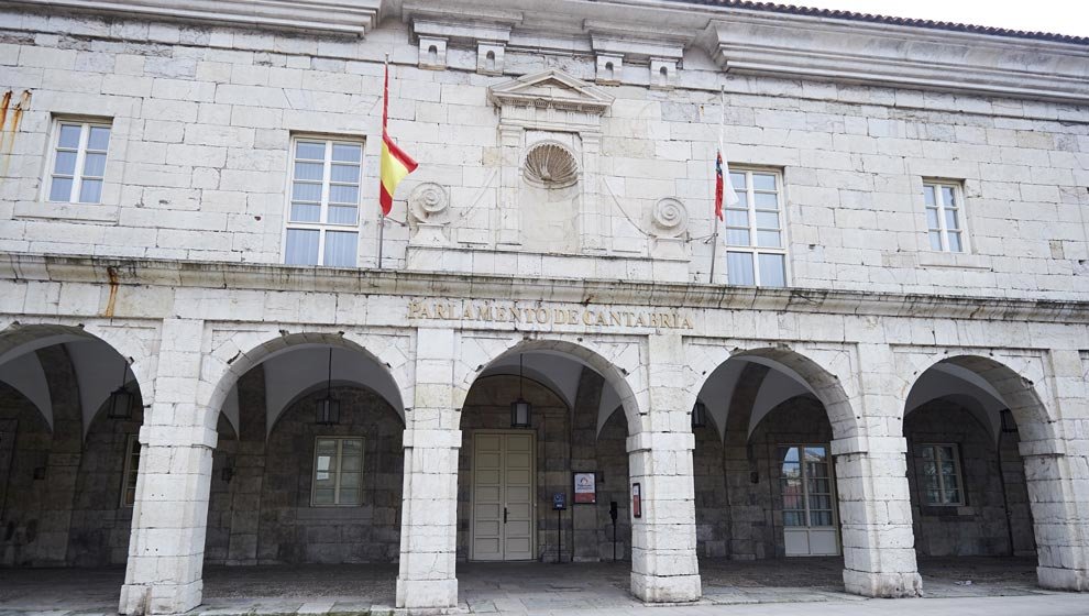 Exterior del Parlamento de Cantabria