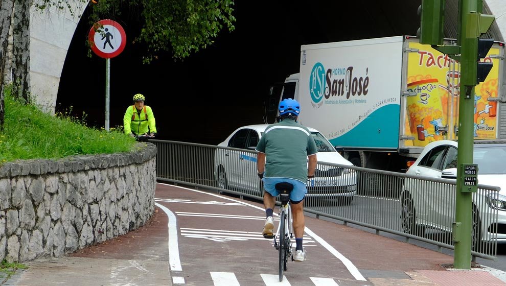 Carril bici que pasa por el túnel Tetuán