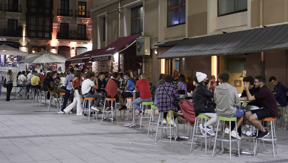 Ambiente en una calle de bares de Santander