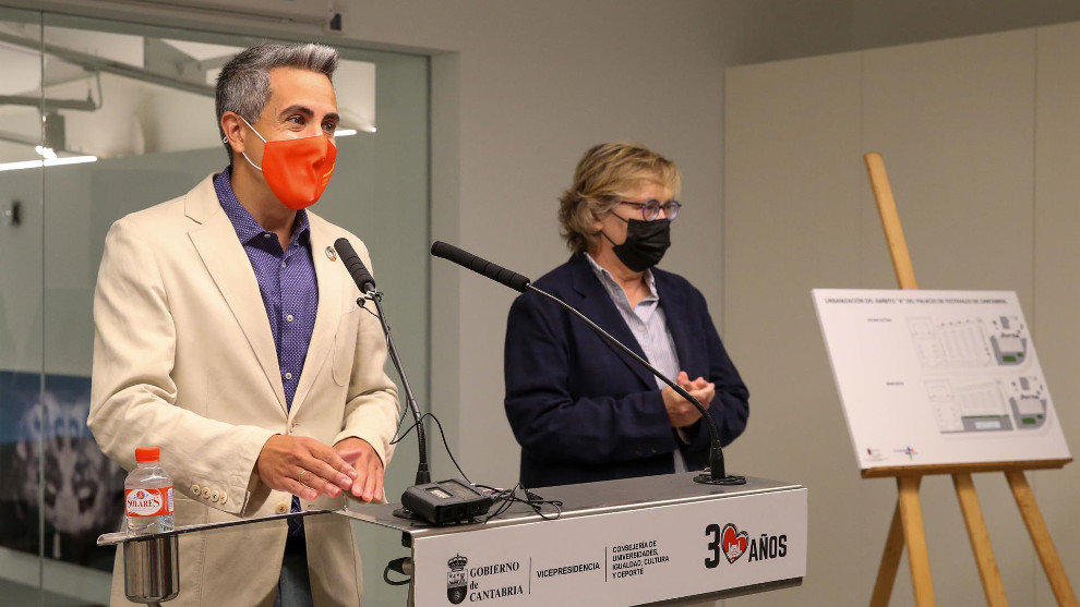 El vicepresidente y consejero de Universidades, Igualdad, Cultura y Deporte, Pablo Zuloaga, presenta, en rueda de prensa, los futuros proyectos culturales y de mejora del entorno