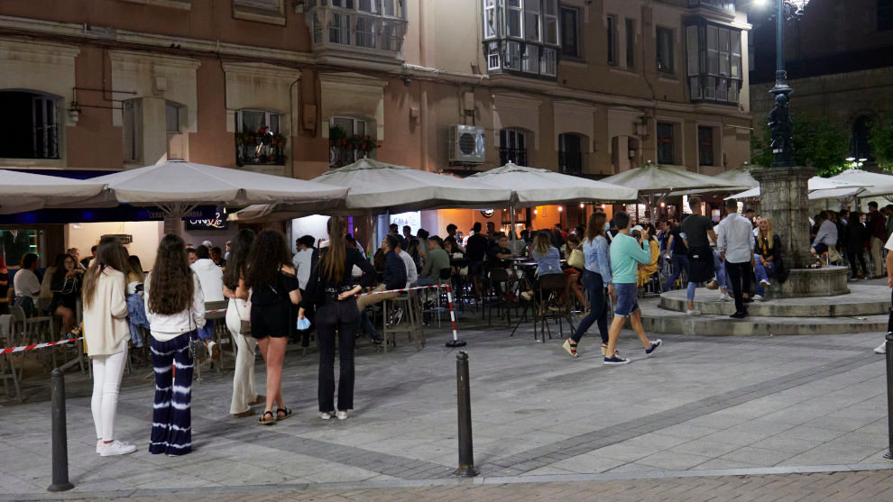 Ambiente en una calle de bares de Santander