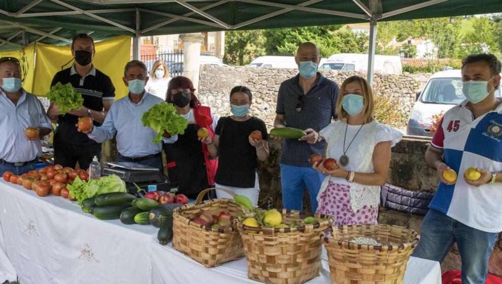 l Presidente De Cantabria, Miguel Ángel Revilla, Y El Consejero De Desarrollo Rural, Ganadería, Pesca, Alimentación Y Medio Ambiente, Guillermo Blanco, Visitan El III Mercado Agrolimentario De Puente Viesgo.