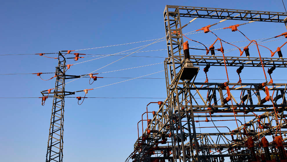 Una central eléctrica, a 21 de agosto de 2021, en Madrid (España). El precio medio diario de la electricidad en el mercado mayorista caerá este domingo un 8,74%, por lo que desciende por segunda jornada consecutiva, aunque se mantendrá por encima de los 1