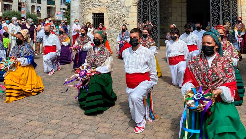 Actuación del Grupo de Danzas Virgen de las Nieves | Foto: Archivo