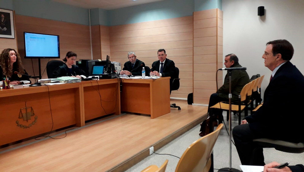 Diego Higuera declara en el juicio del caso Conurca, en el que Pablo Sámano (a su derecha) se ha acogido a su derecho a no declarar