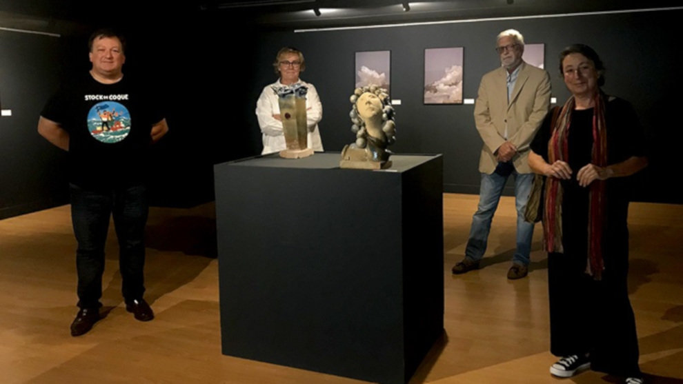 Muestra de cerámica y fotografía en el Museo Marítimo que refleja la relación del hombre con el mar