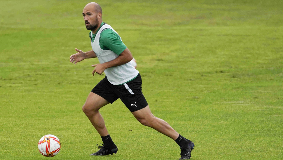 El racinguista Unai Medina, durante un entrenamiento en La Albericia