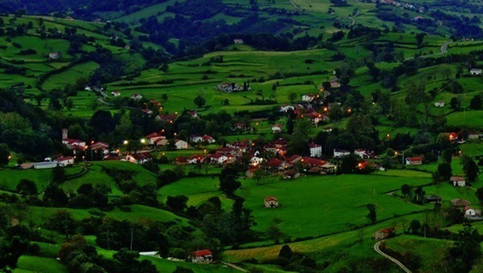 El pueblo de Esles en Santa María de Cayón