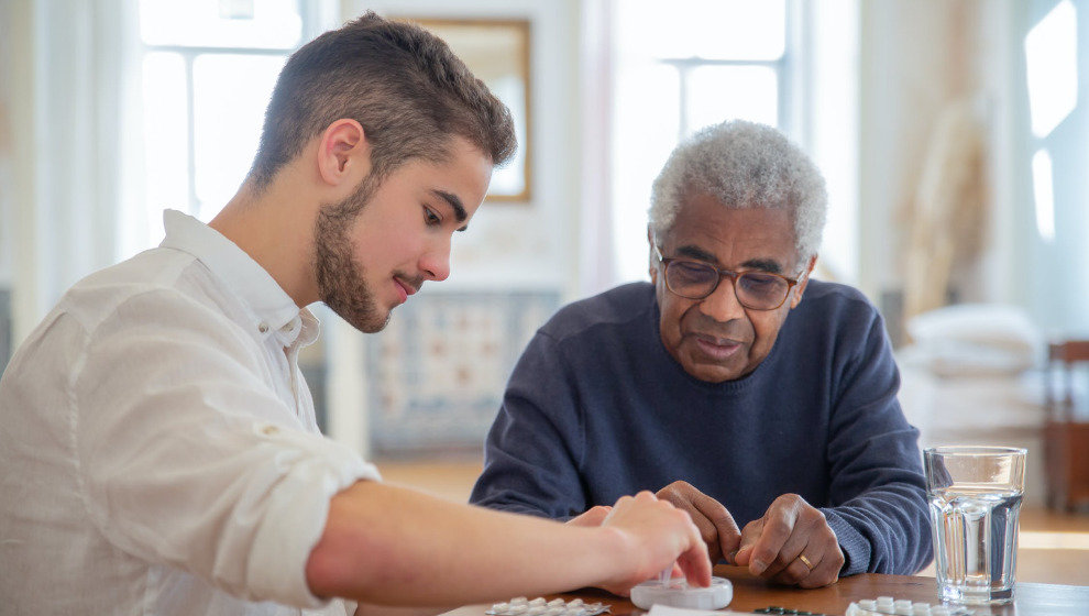 Es importante que la persona responsable del cuidado del anciano conozca todo lo necesario para mantener su calidad de vida