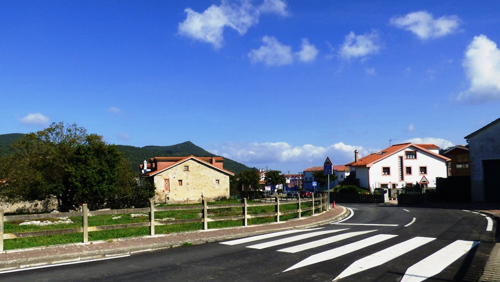 Acceso al barrio de Ancillo en Argoños