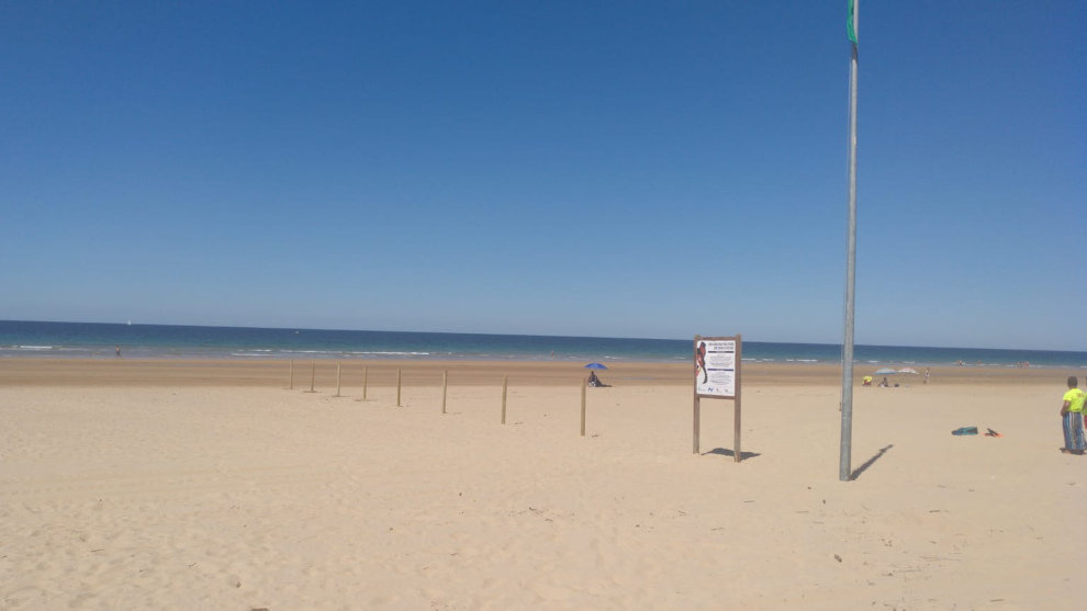 Zona Habilitada Mascotas en la playa de Helgueras