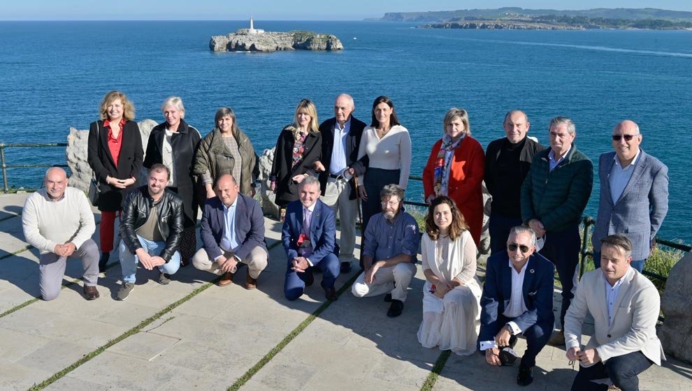 Foto de familia de la candiatura Costa Quebrada