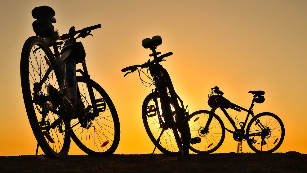 Los miembros de un club de Cantabria podrían completar la distancia del rally Dakar en bicicleta