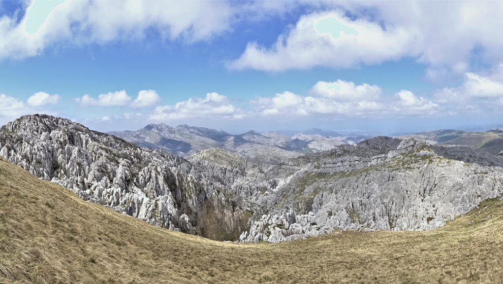 La Canal del Haya vista cerca del Alto del Tejulo