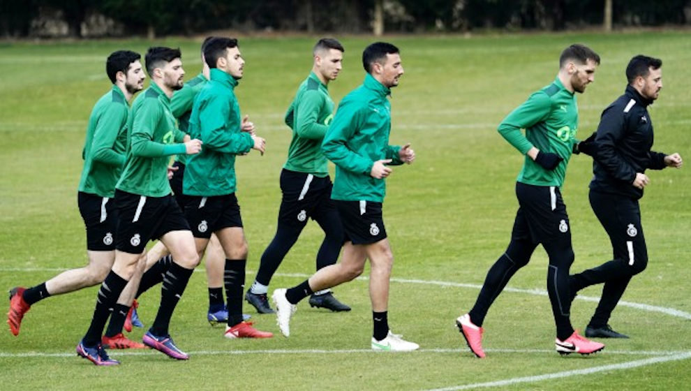 Los futbolistas del Racing corren en las Instalaciones Nando Yosu en una foto de archivo