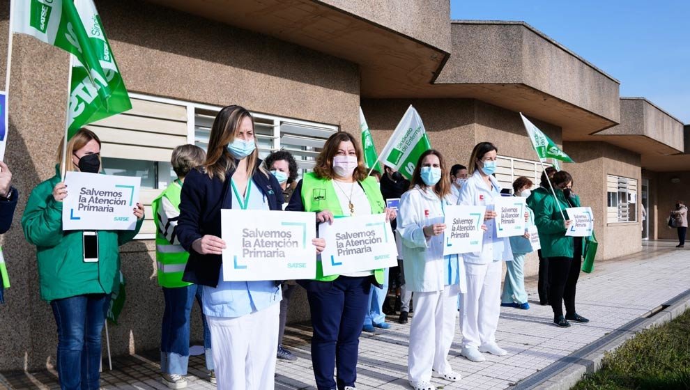 Concentración de enfermeros y fisioterapeutas en el centro de Salud de Cazoña